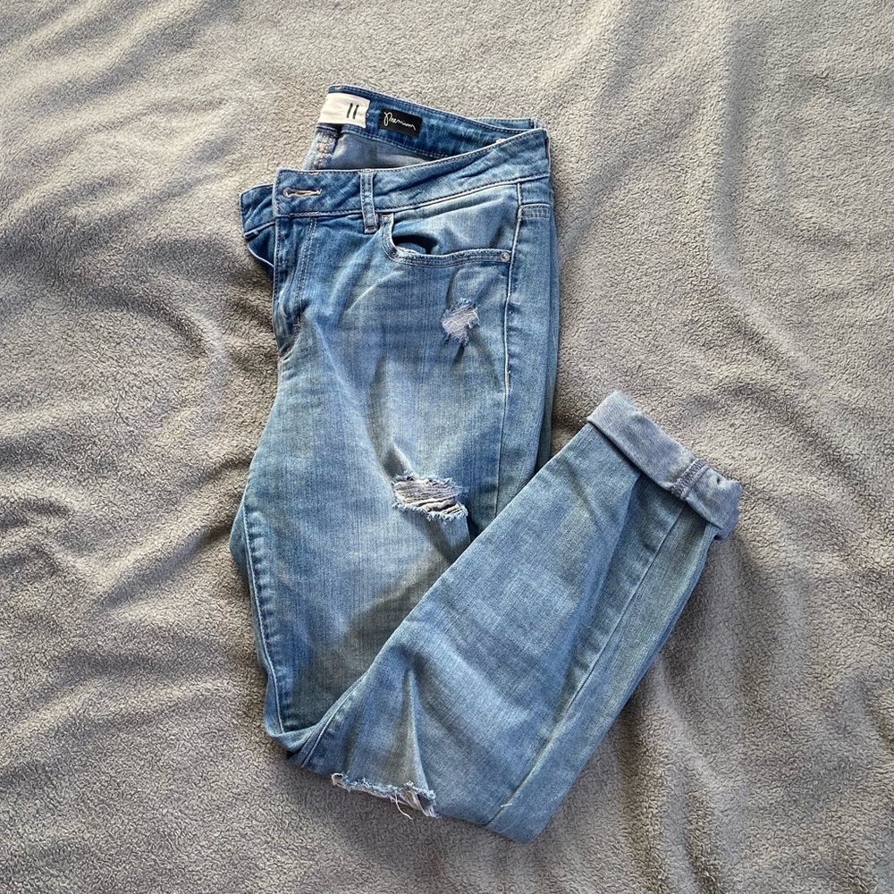 Women’s Mid Rise Ripped Skinny Jeans